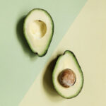 Cum foloseşti uleiul de avocado pentru un ten strălucitor şi un păr sănătos